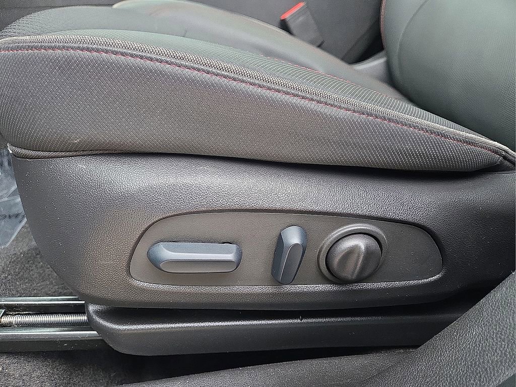 Used 2023 Chevrolet TrailBlazer RS w/ Sun and Liftgate Package image 22