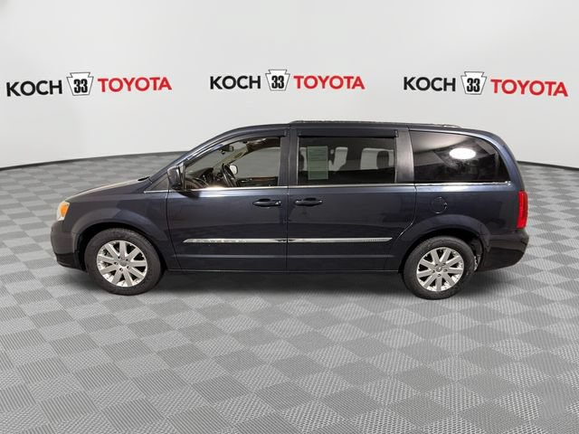 Used 2014 Chrysler Town & Country Touring FWD image 4
