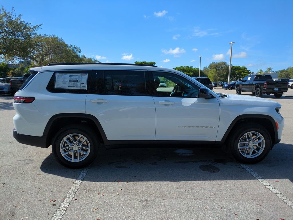 New 2025 Jeep Grand Cherokee L Laredo image 4