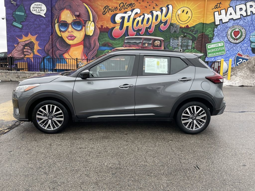Used 2024 Nissan Kicks SR image 2