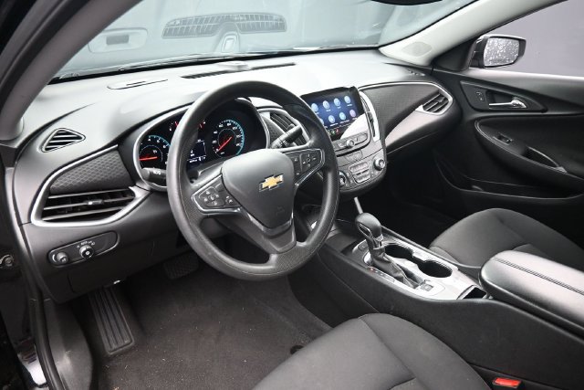 Used 2025 Chevrolet Malibu LT FWD image 16