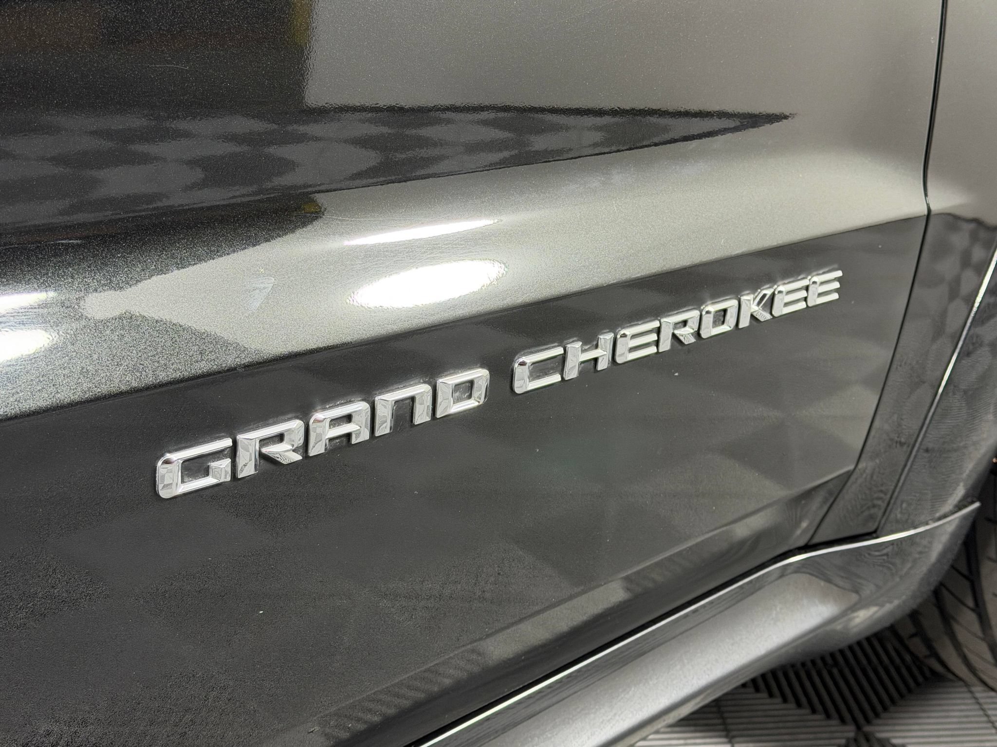 Used 2014 Jeep Grand Cherokee SRT8 w/ Luxury Group II AWD/4WD image 16