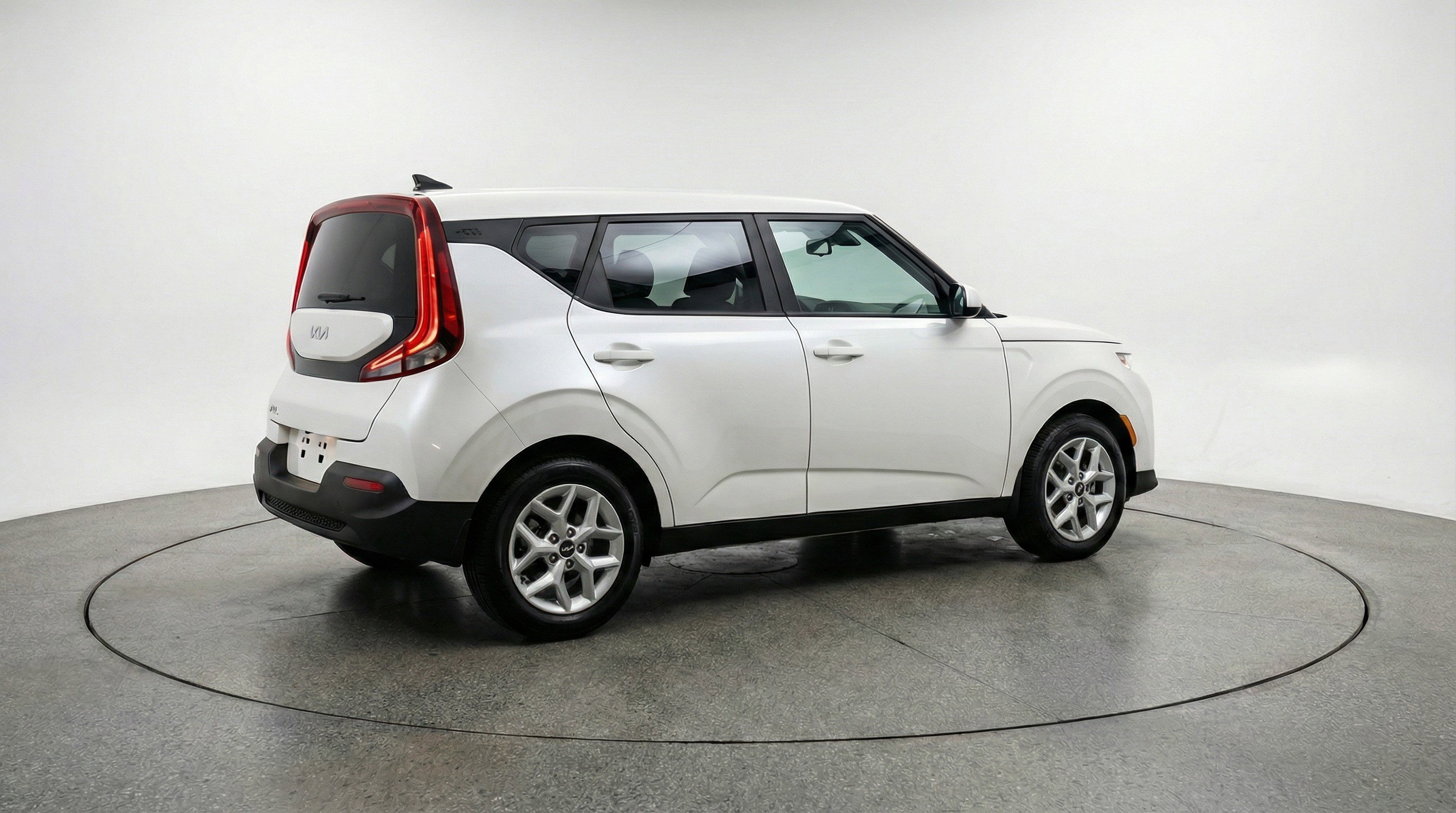 Used 2025 Kia Soul LX w/ LX Technology Package FWD image 9