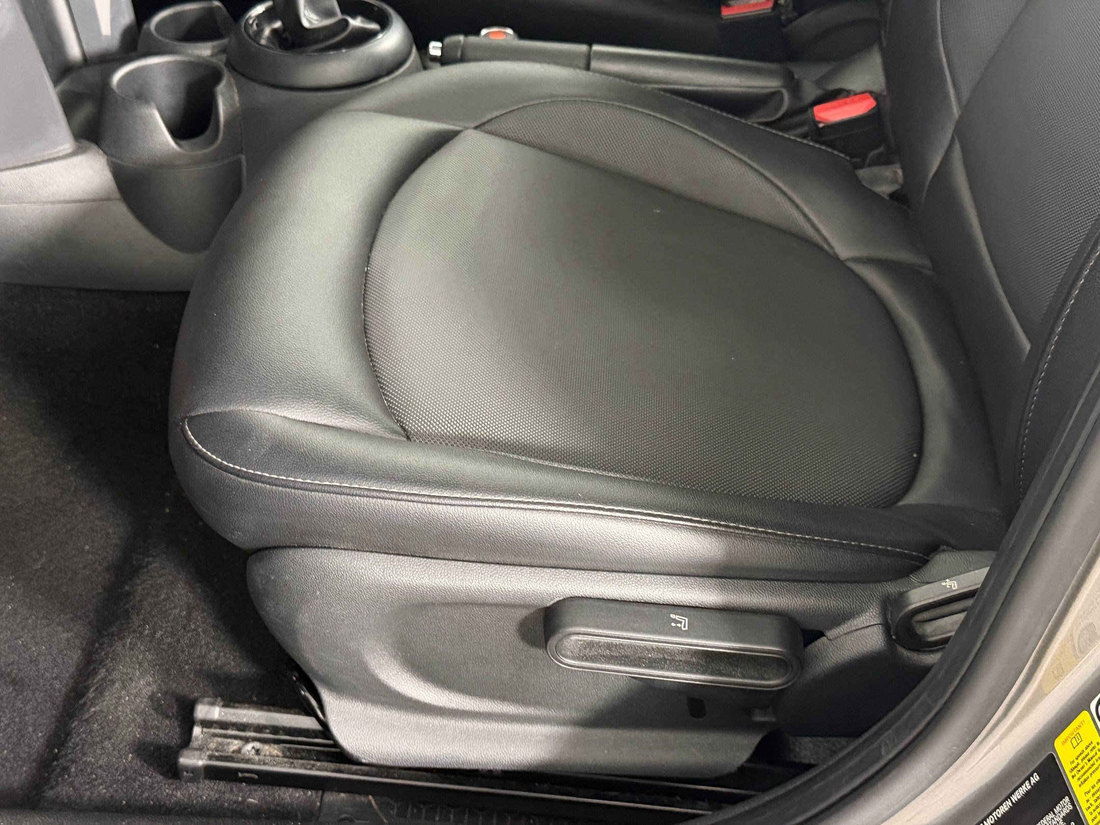 Used 2018 MINI Cooper 4-Door Hardtop FWD image 13