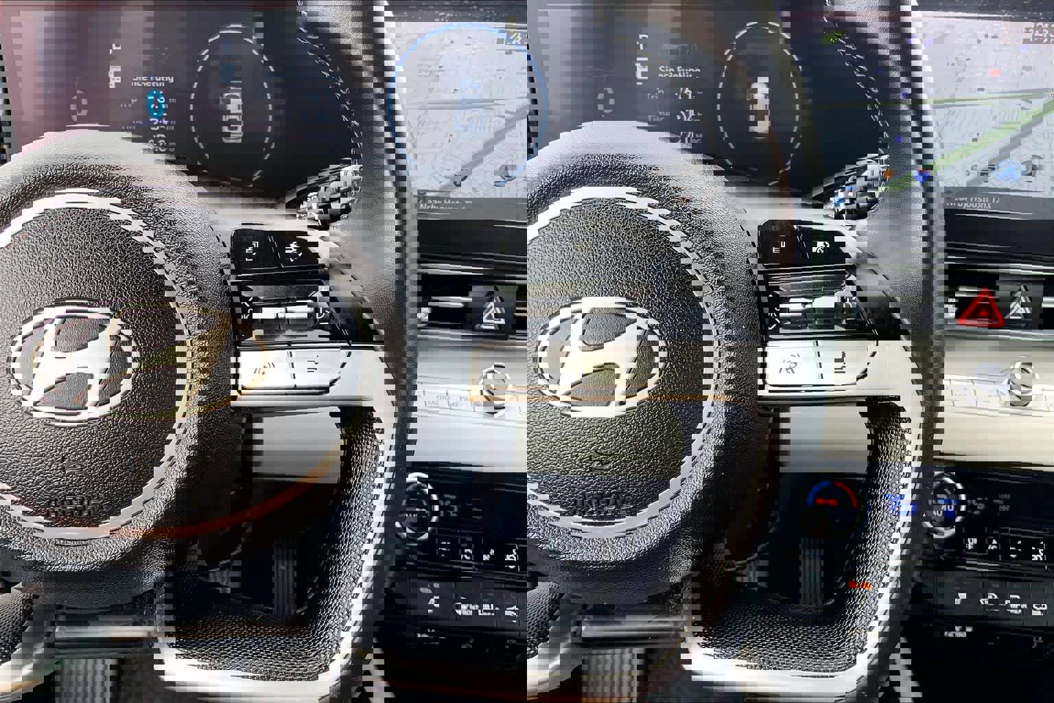 Used 2024 Hyundai Elantra Limited image 24