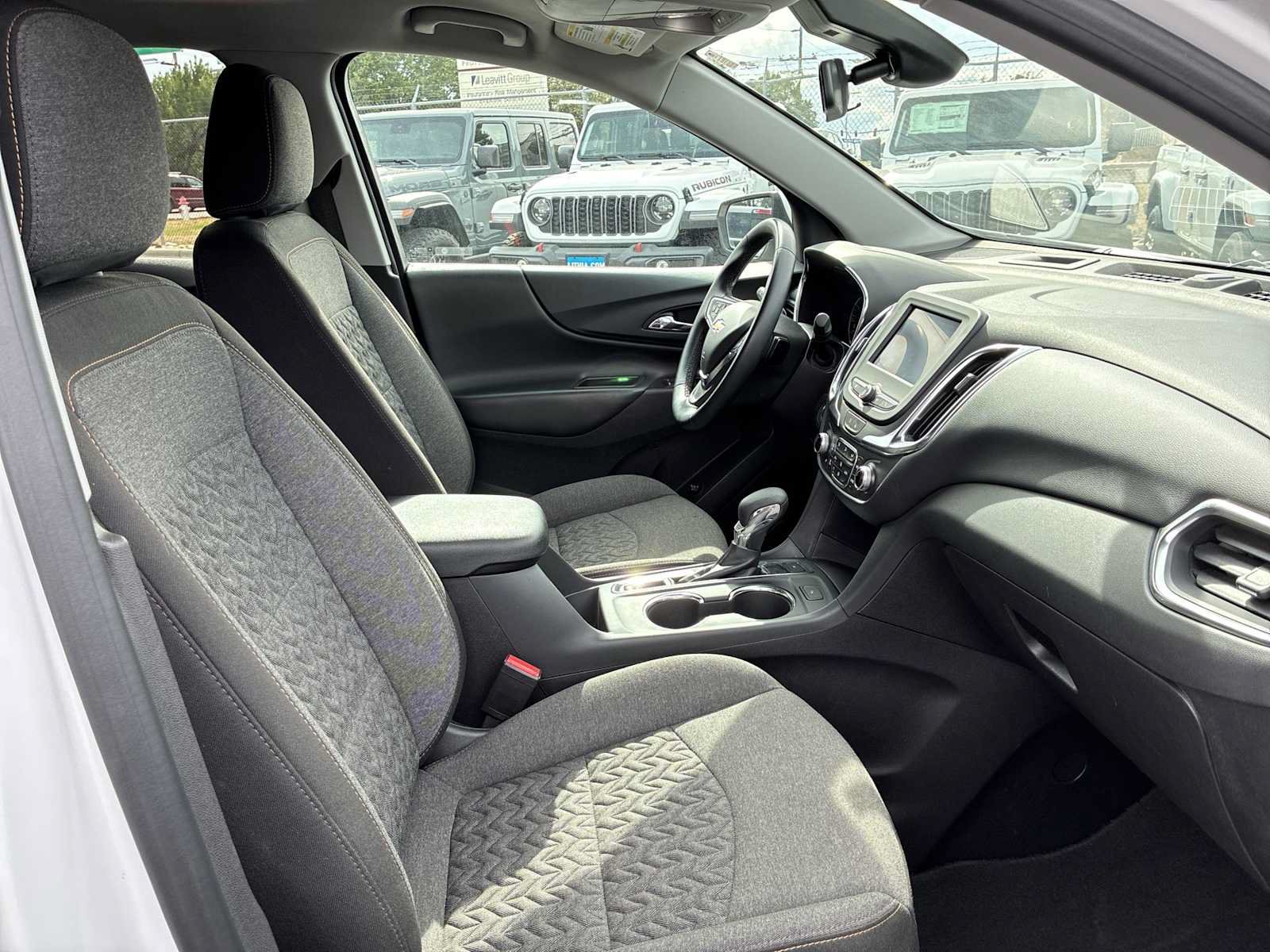 Used 2024 Chevrolet Equinox LT AWD/4WD image 32