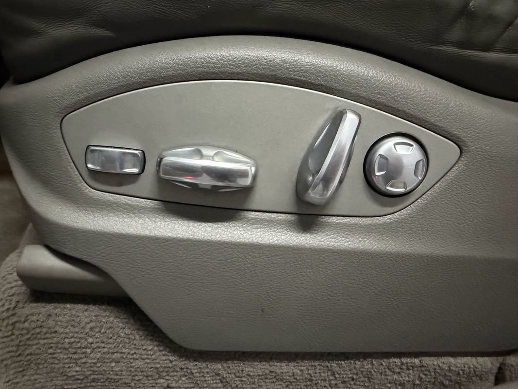 Used 2014 Porsche Cayenne Diesel Platinum Edition AWD/4WD image 16