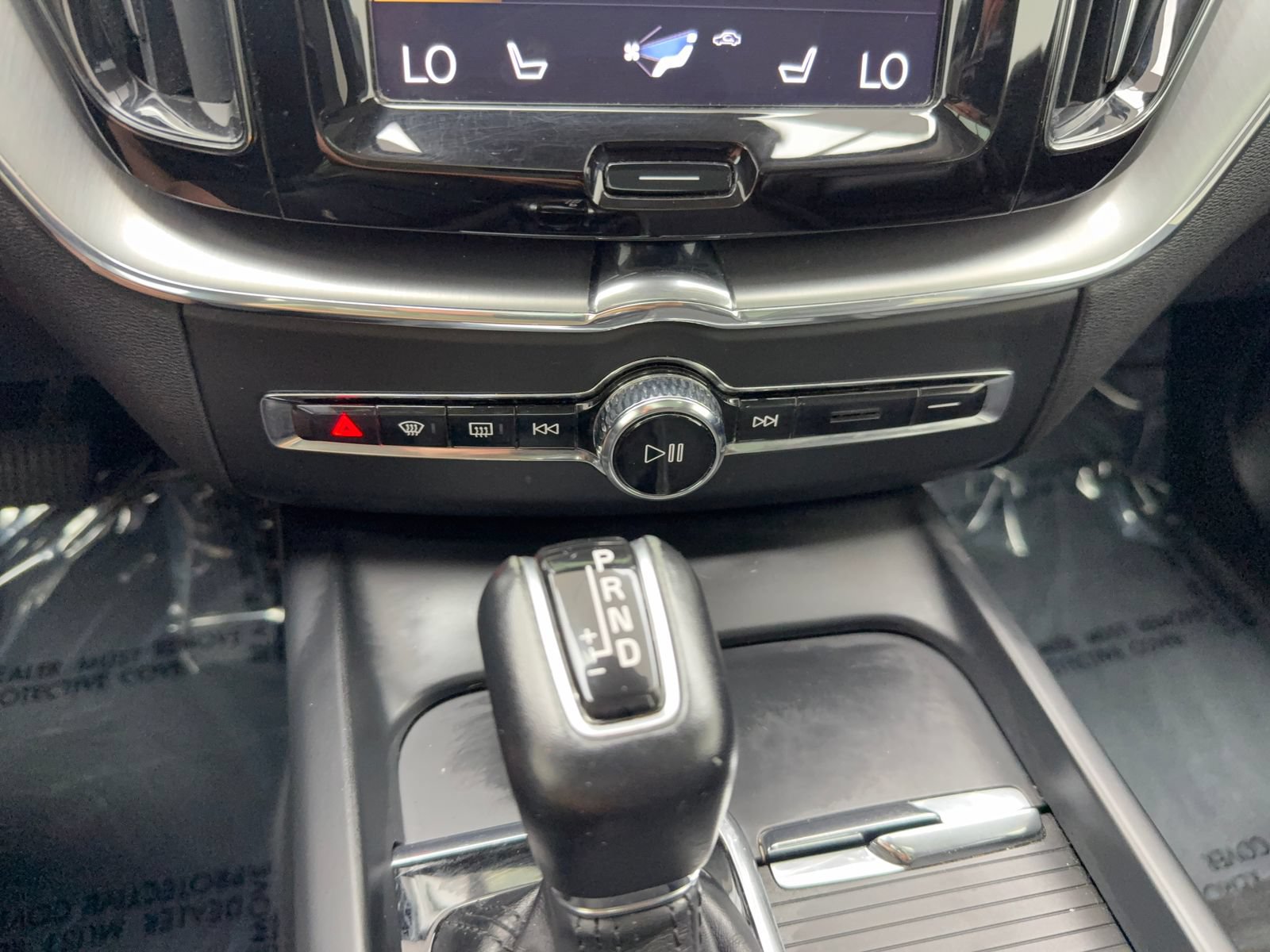 Used 2019 Volvo XC60 T5 Momentum w/ Premium Package AWD/4WD image 30