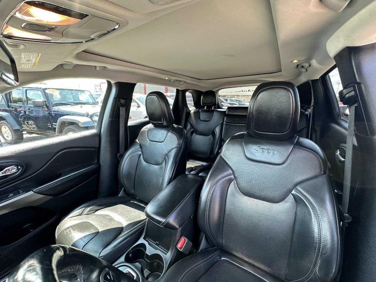 Used 2019 Jeep Cherokee Limited image 13