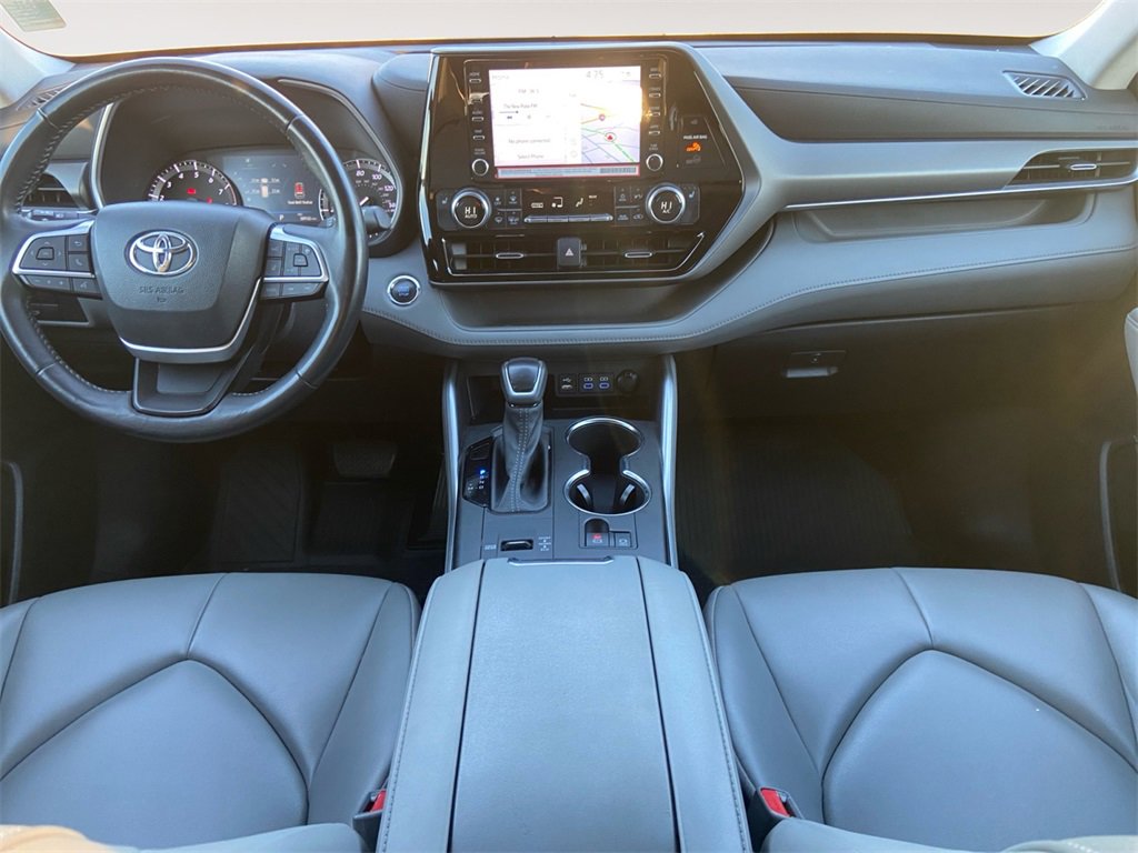 Used 2022 Toyota Highlander XLE image 10