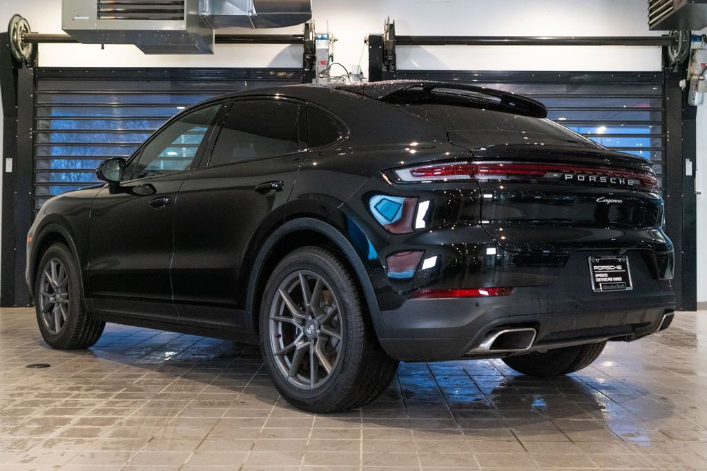 Certified 2025 Porsche Cayenne Coupe image 3