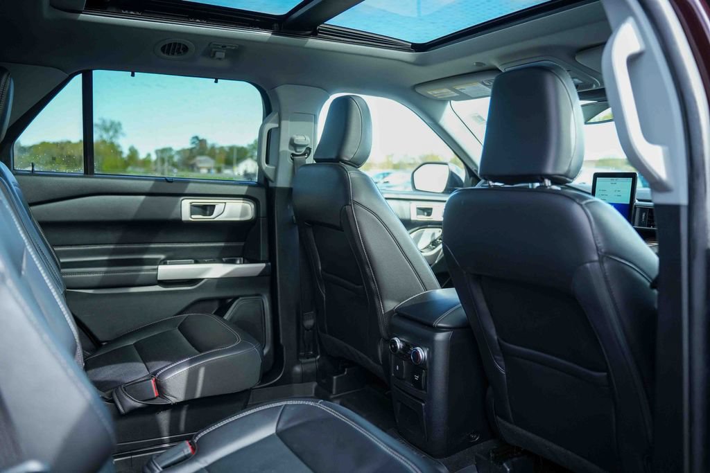 Used 2023 Ford Explorer Limited w/ Limited Technology Package AWD/4WD image 24