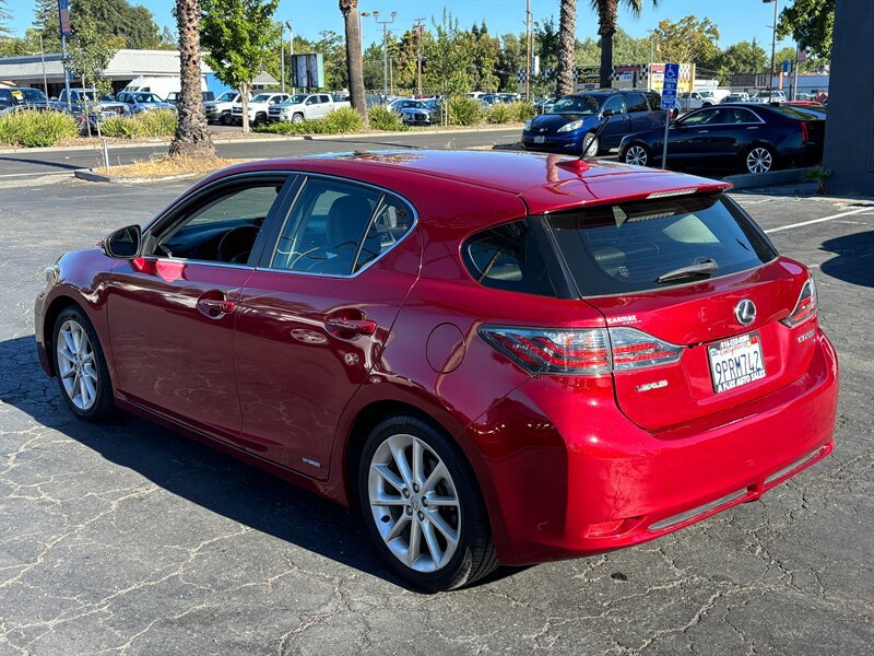 Used 2013 Lexus CT 200h w/ Premium Pkg w/Navigation FWD image 7