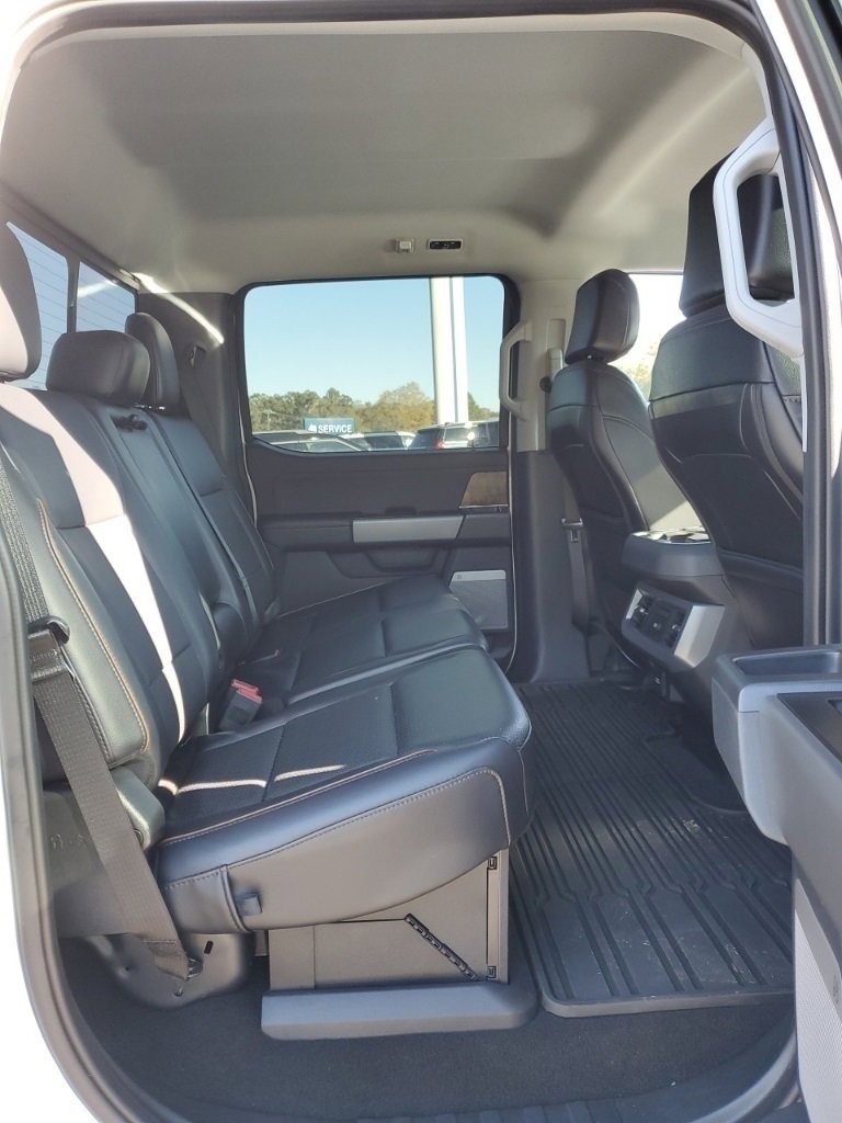 Used 2025 Ford F250 Lariat w/ Chrome Package image 28