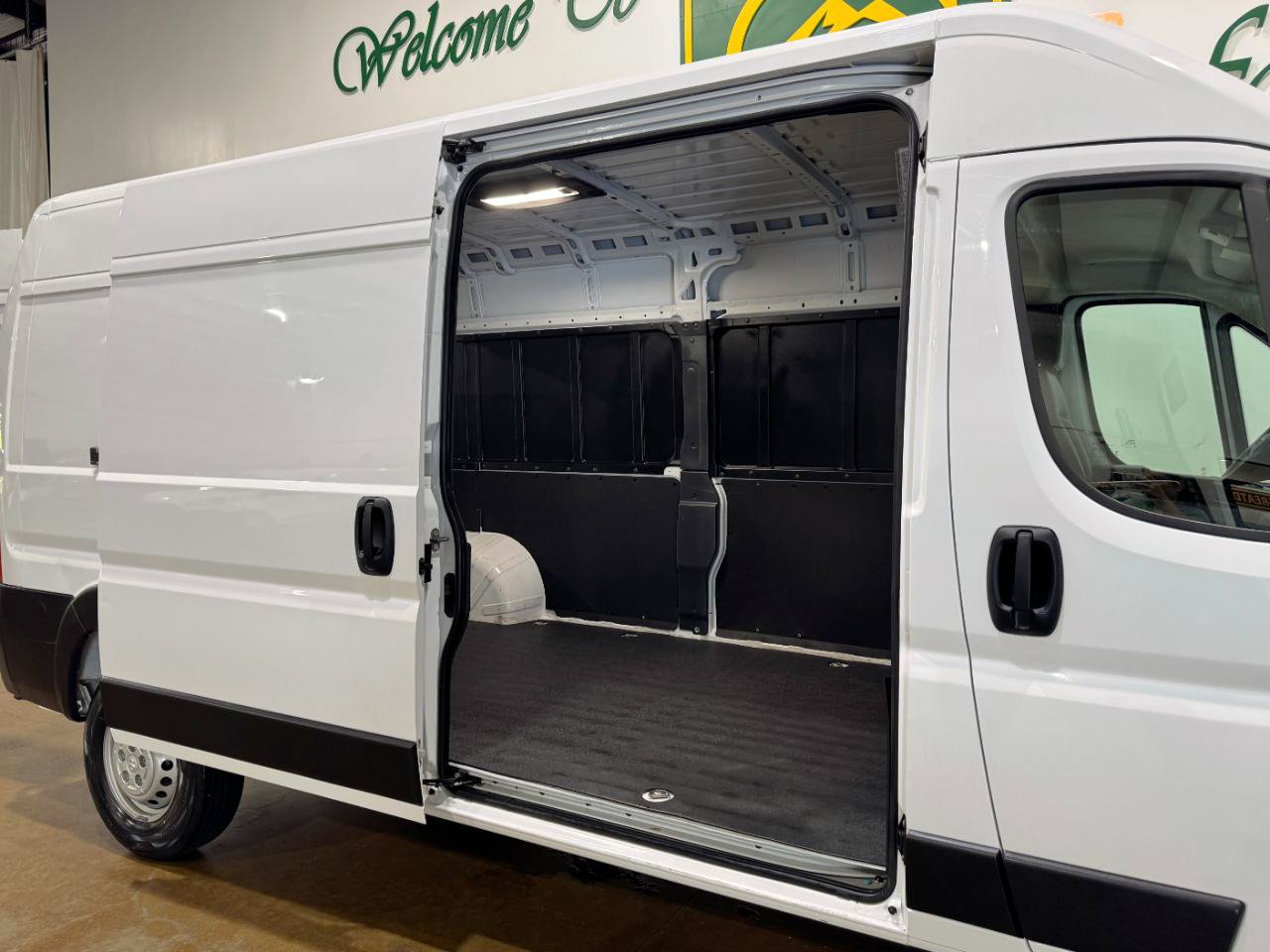 Used 2025 RAM ProMaster 2500 w/ Convenience Group FWD image 44