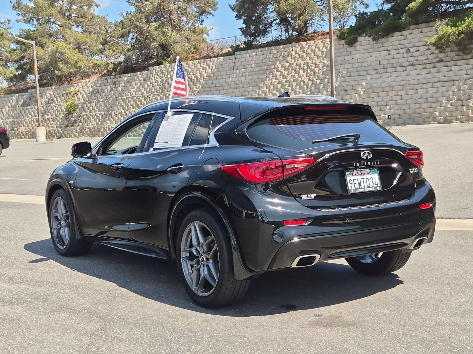 Used 2019 INFINITI QX30 w/ Navigation Package FWD image 3