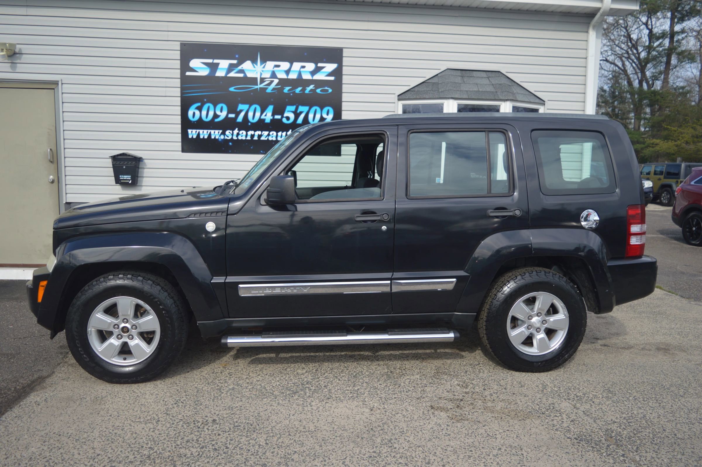 Used 2010 Jeep Liberty Sport image 2