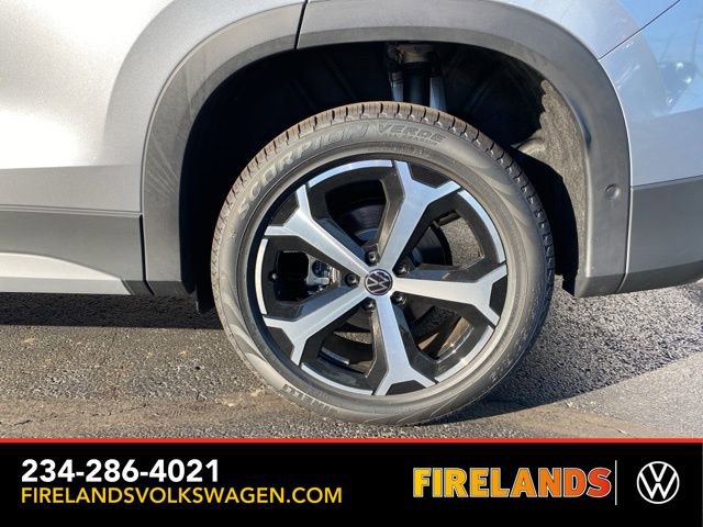 New 2025 Volkswagen Tiguan SE image 18