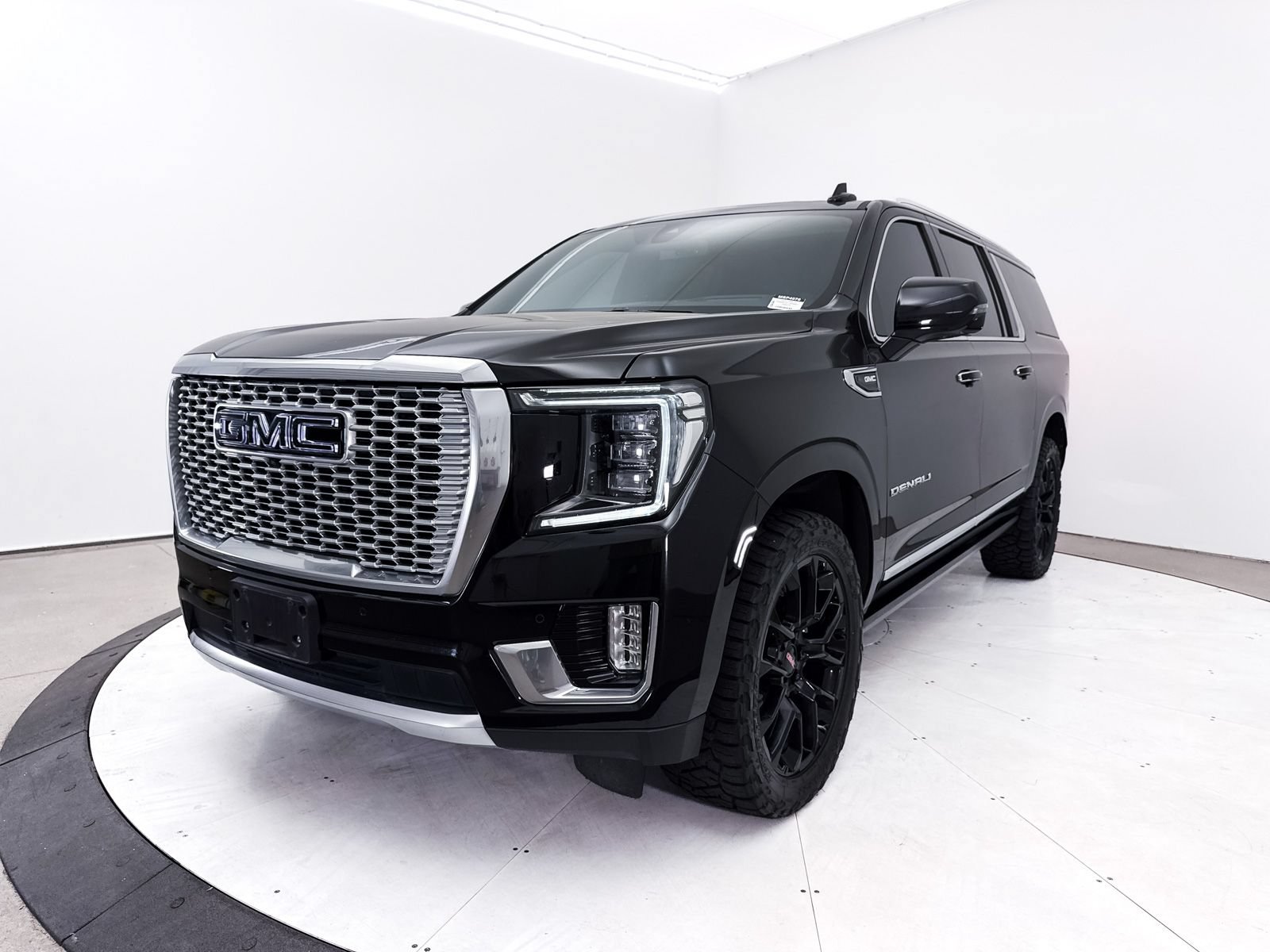Used 2022 GMC Yukon XL Denali AWD/4WD image 16