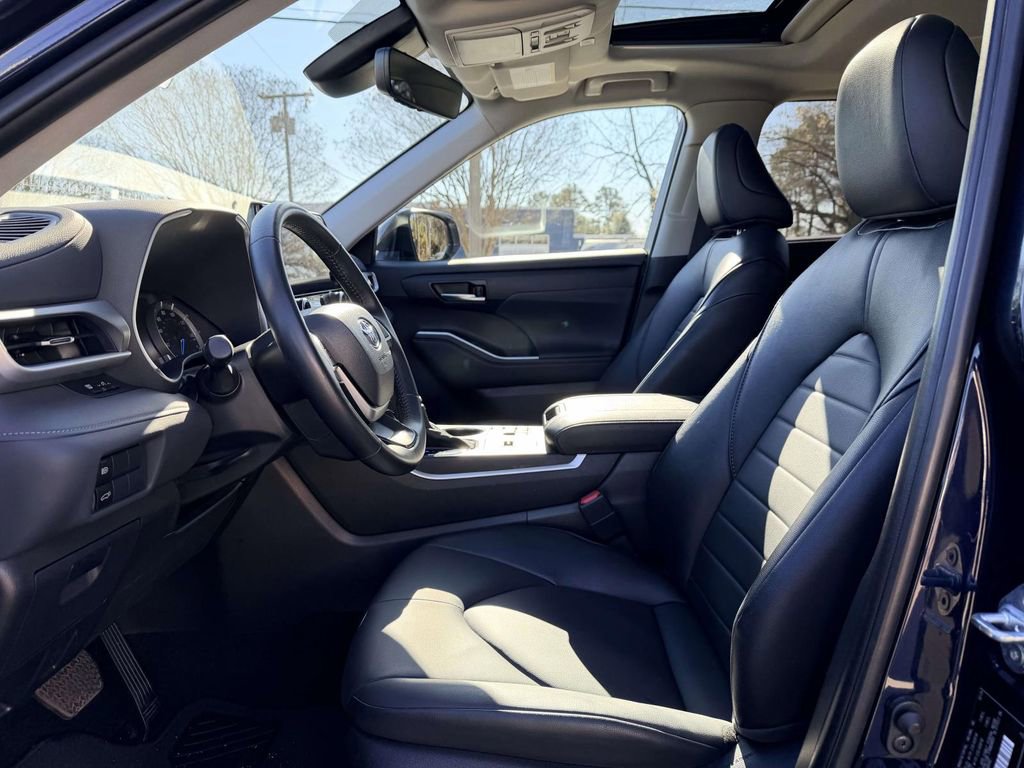 Certified 2024 Toyota Highlander XLE image 19