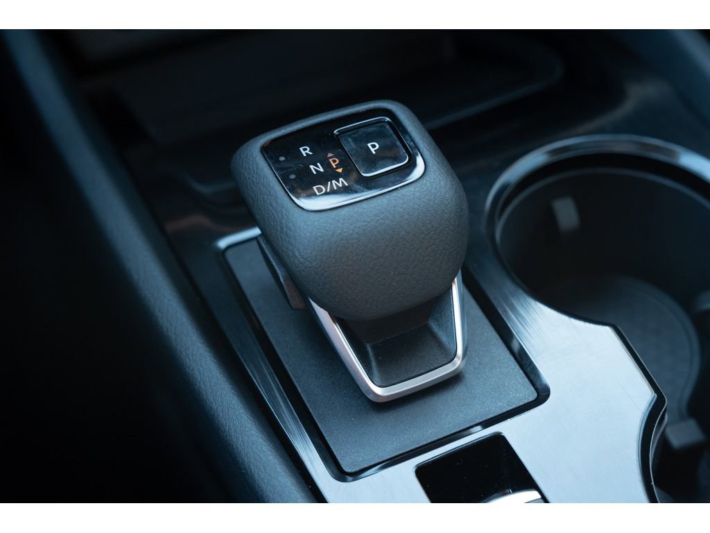 Used 2025 Nissan Rogue SV w/ SV Premium Package image 25