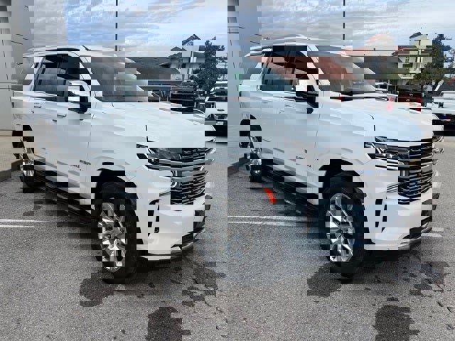 Used 2023 Chevrolet Suburban Premier image 7