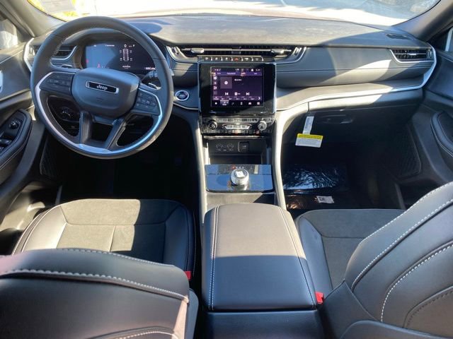 New 2025 Jeep Grand Cherokee Altitude AWD/4WD image 33