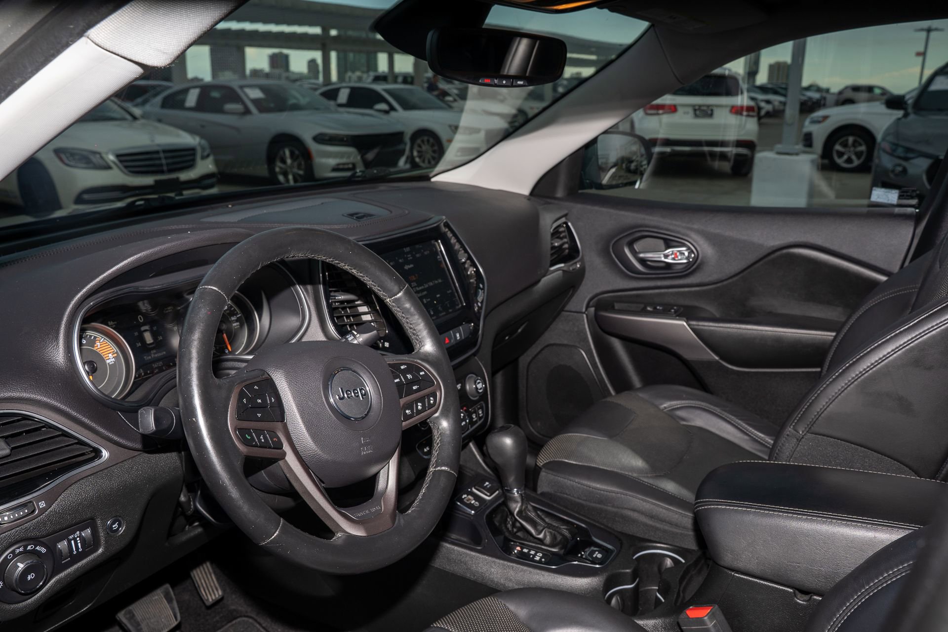 Used 2019 Jeep Cherokee Limited w/ Luxury Group image 15