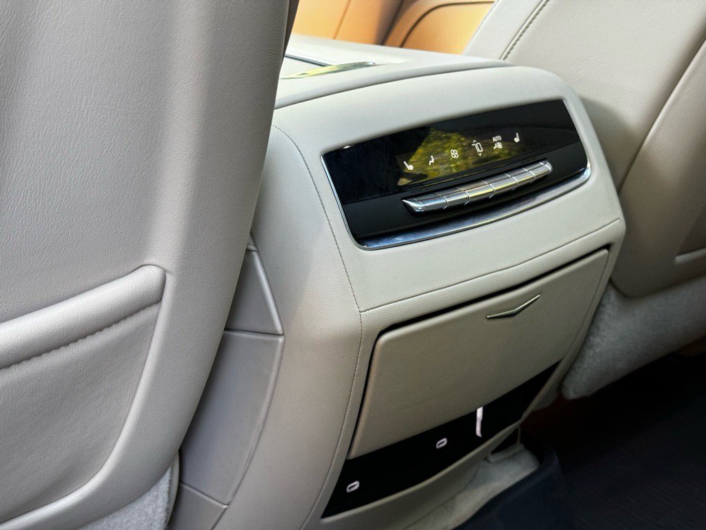 Used 2023 Cadillac Escalade Premium Luxury w/ Performance Package image 17