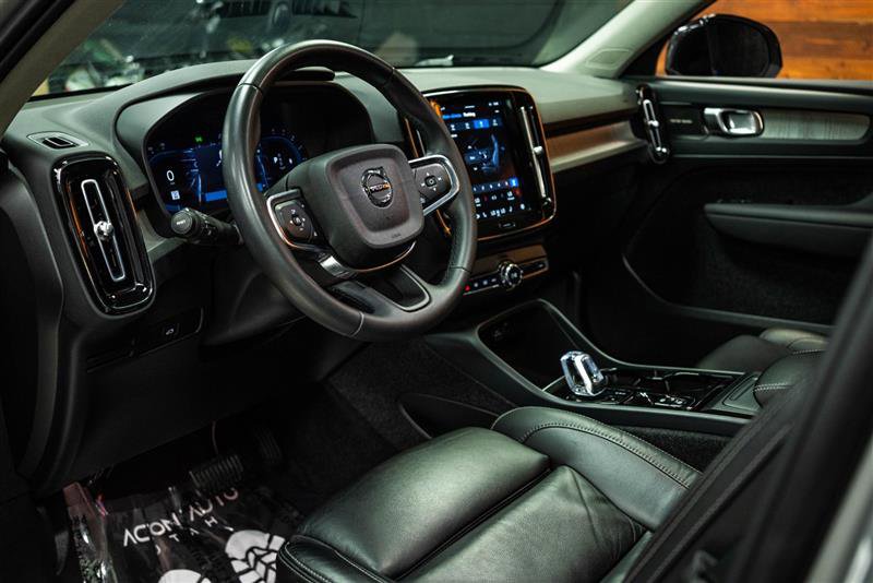 Used 2023 Volvo XC40 B4 Ultimate image 9