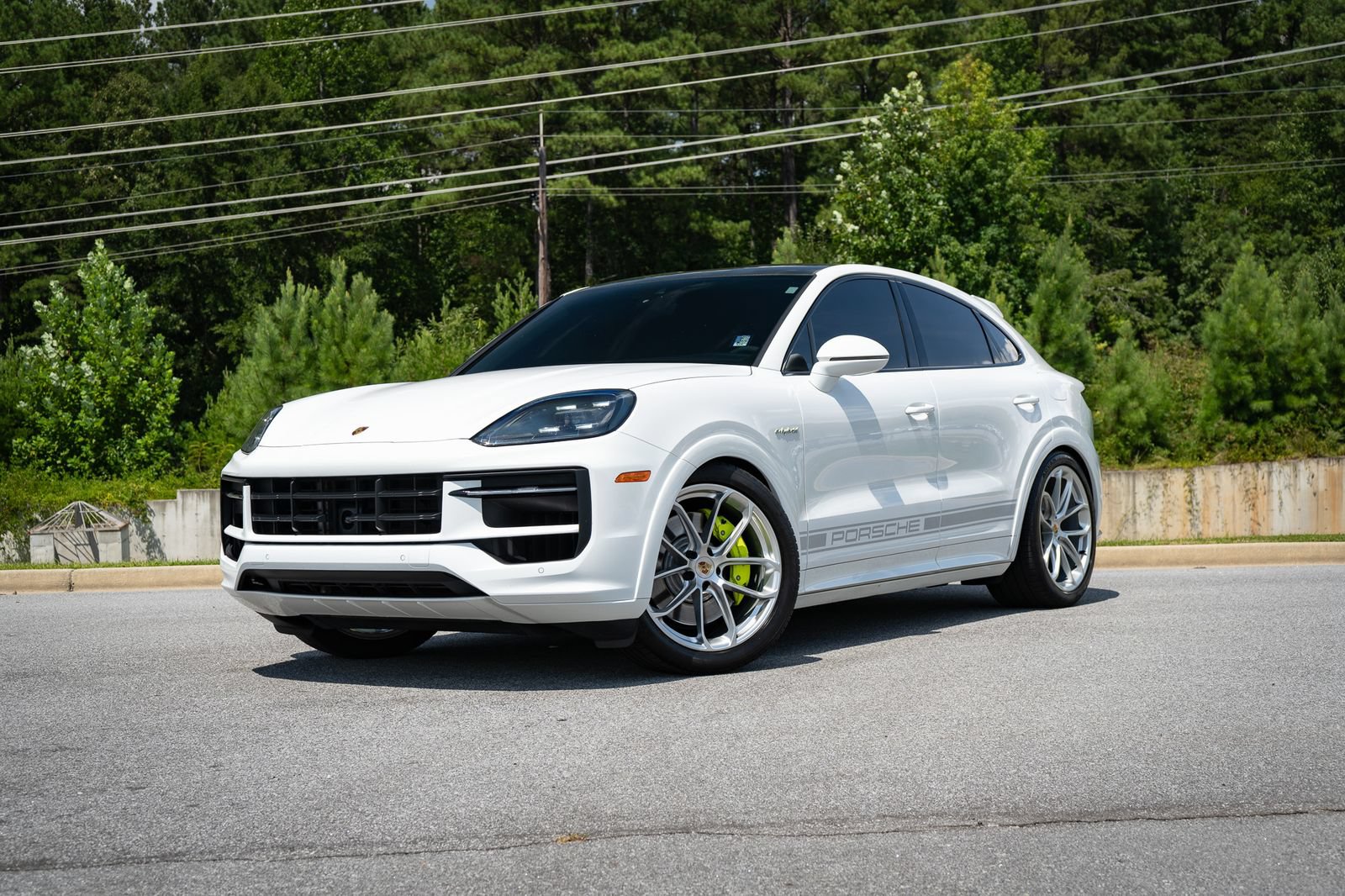 Used 2024 Porsche Cayenne S AWD/4WD image 2