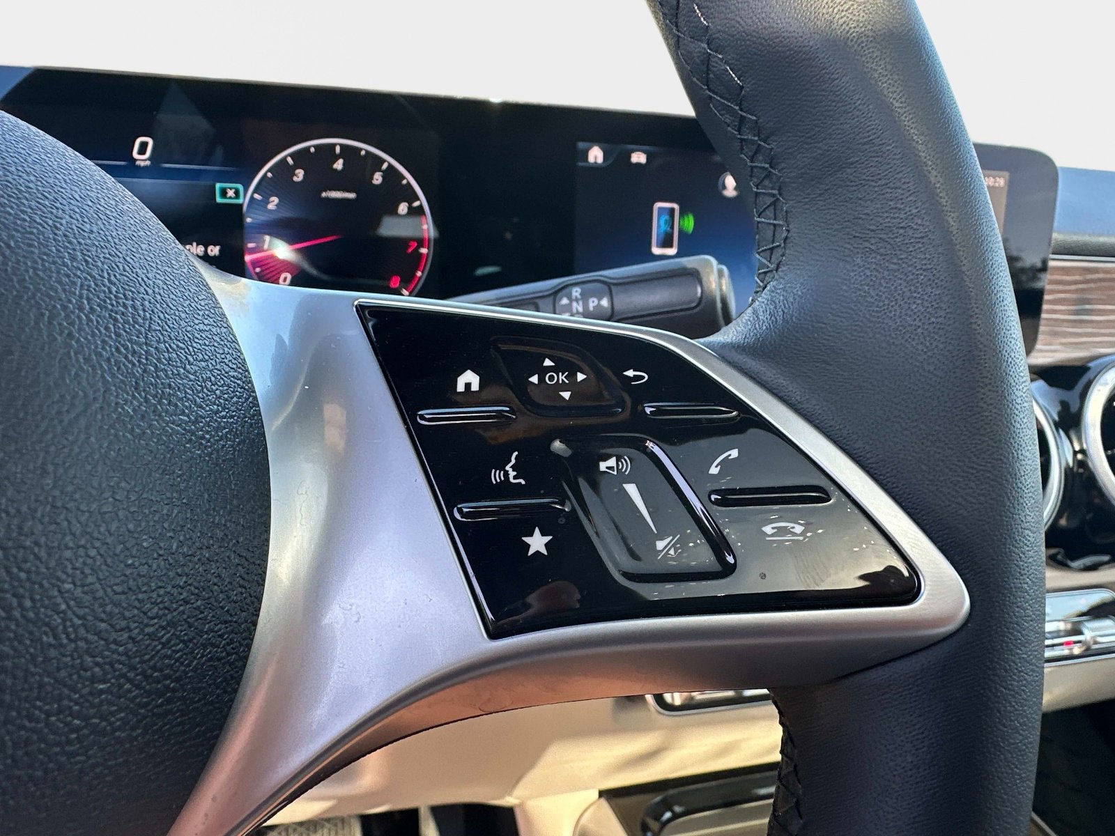 Used 2025 Mercedes-Benz GLB 250 image 25