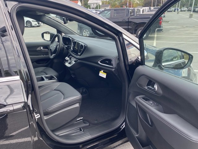 New 2026 Chrysler Pacifica Select image 26
