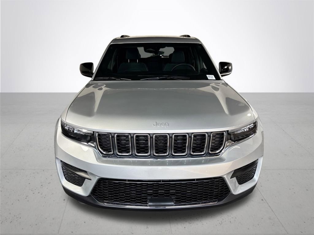 New 2026 Jeep Grand Cherokee Laredo AWD/4WD image 3