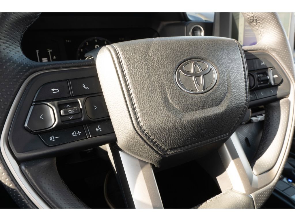Used 2025 Toyota 4Runner SR5 AWD/4WD image 29