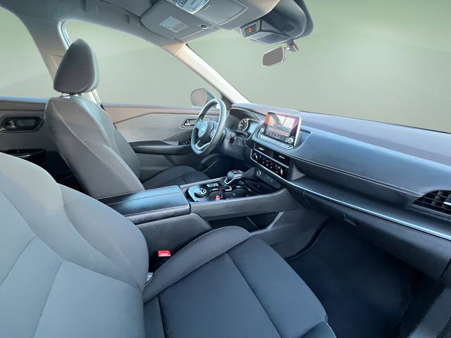 Used 2023 Nissan Rogue S image 33
