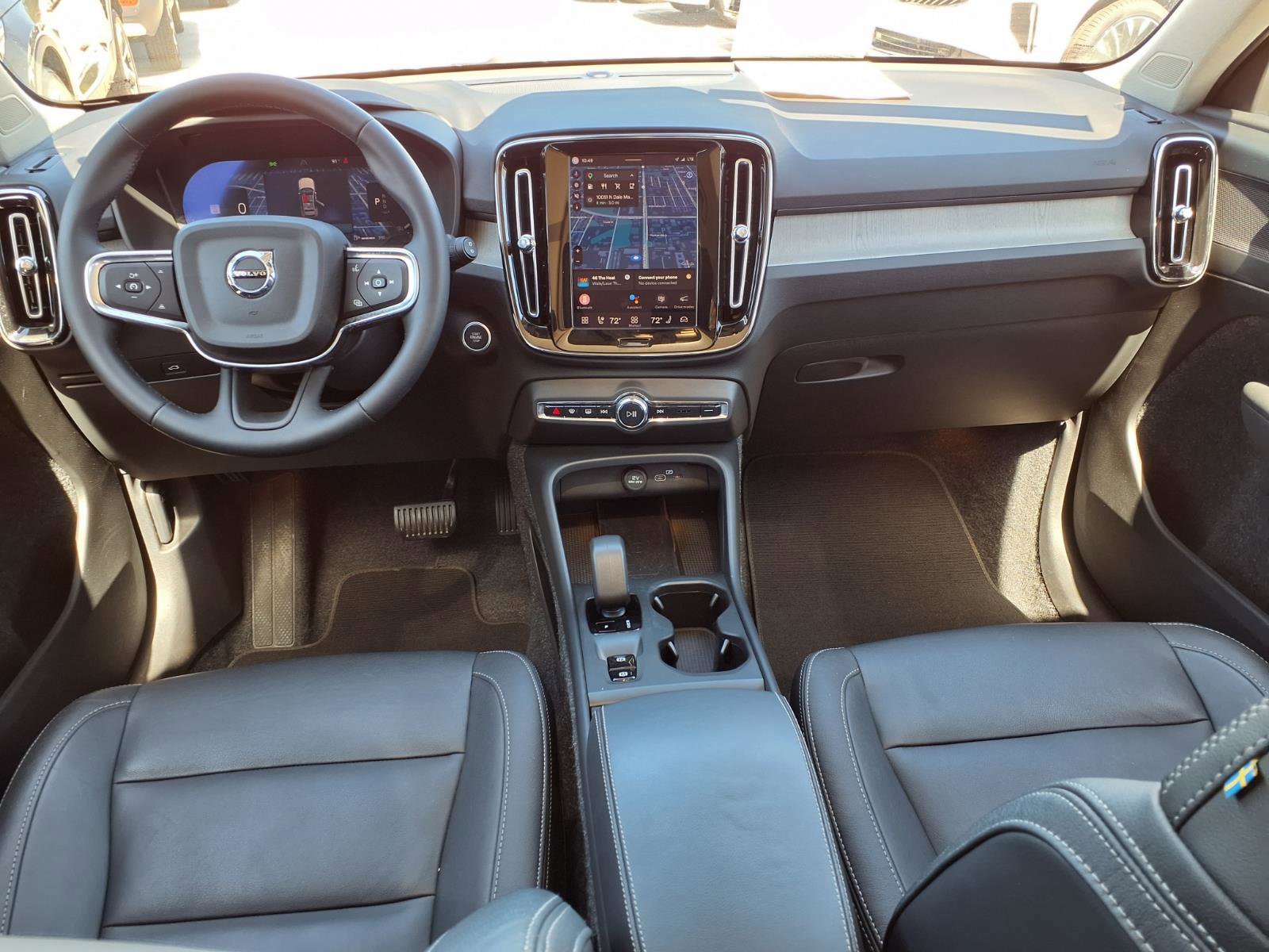 Certified 2025 Volvo XC40 B5 Core AWD/4WD image 17