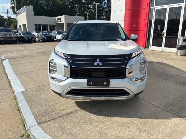 Used 2024 Mitsubishi Outlander SE FWD image 2