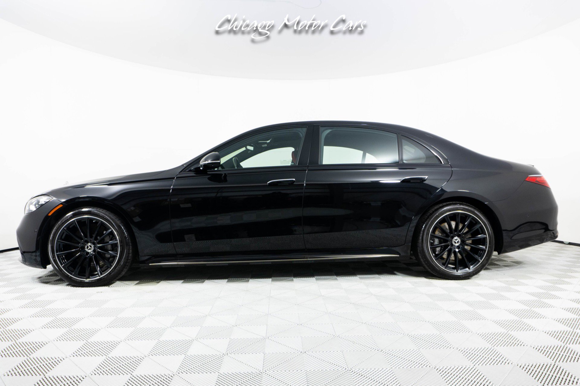 Used 2024 Mercedes-Benz S 580 4MATIC Sedan image 2