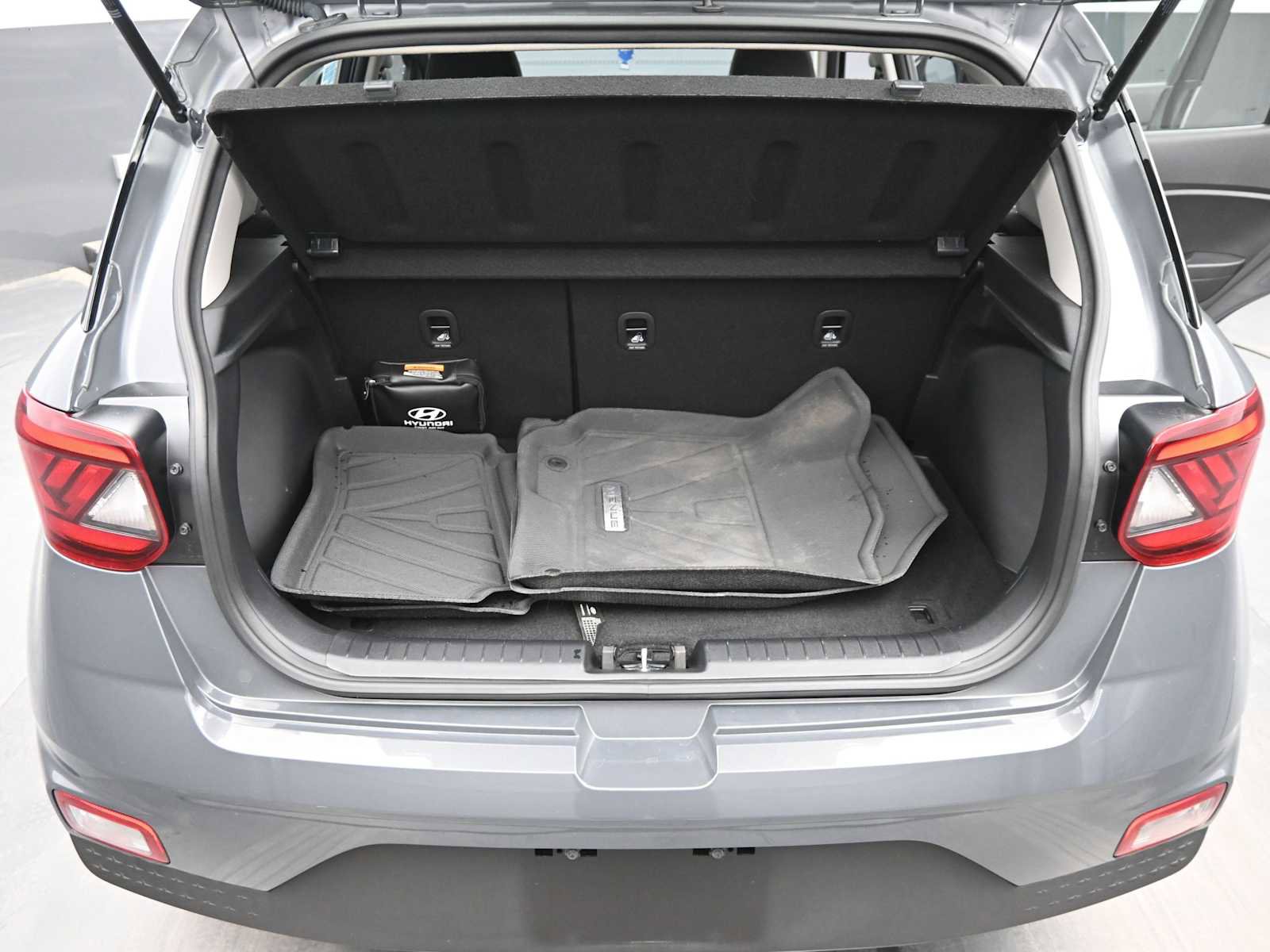 Certified 2024 Hyundai Venue SEL image 13