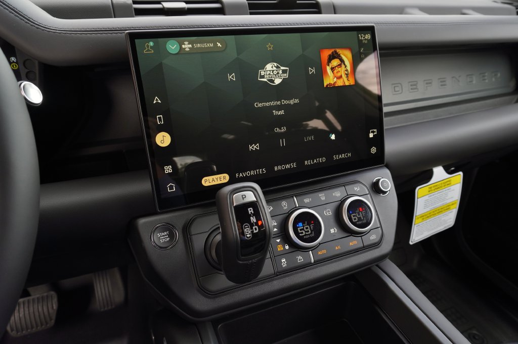 New 2026 Land Rover Defender 110 X-Dynamic SE AWD/4WD image 17
