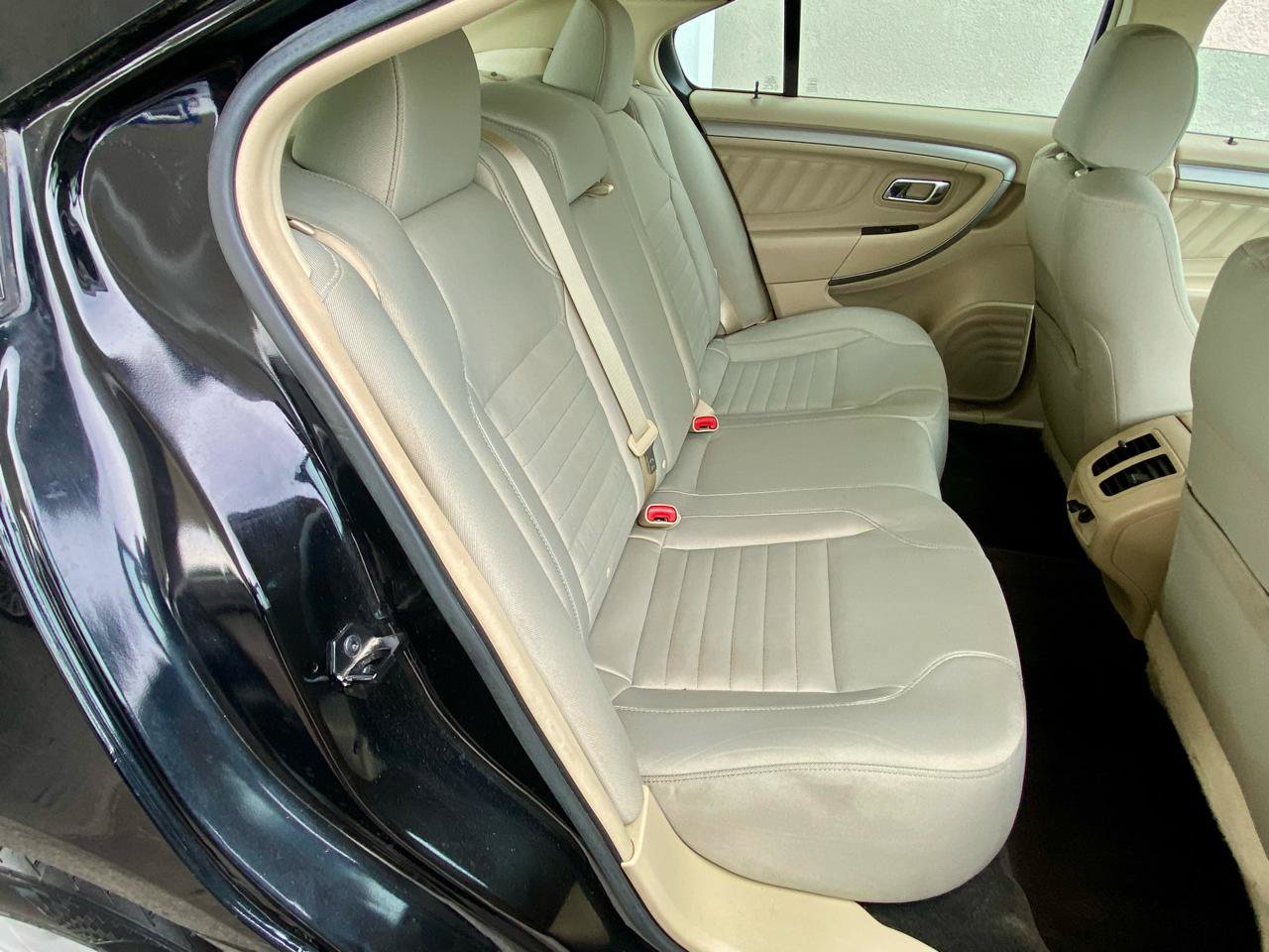 Used 2017 Ford Taurus SE FWD image 23