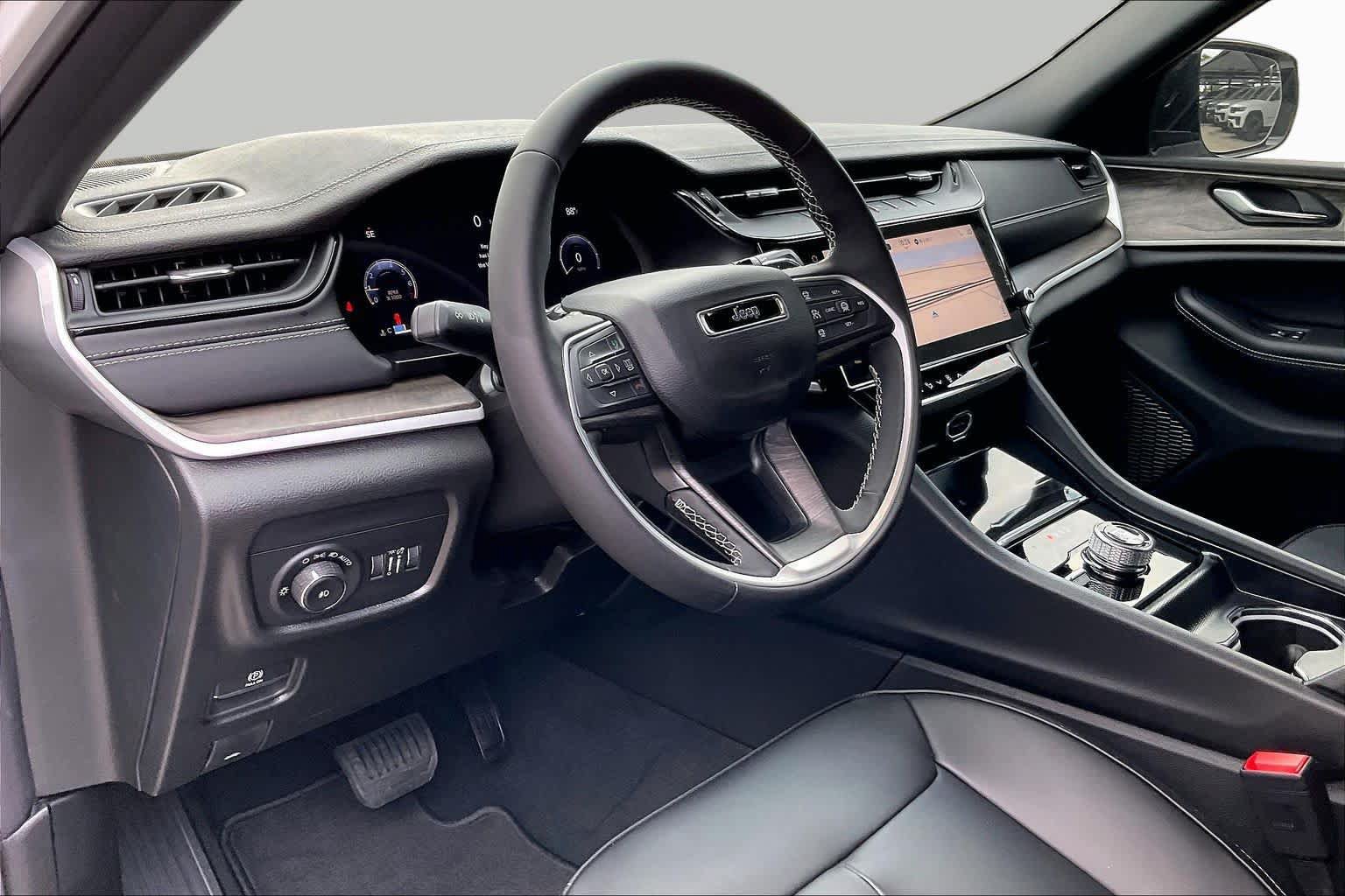 New 2026 Jeep Grand Cherokee Limited AWD/4WD image 6