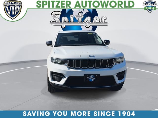 Used 2023 Jeep Grand Cherokee Laredo w/ Luxury Tech Group I AWD/4WD image 3