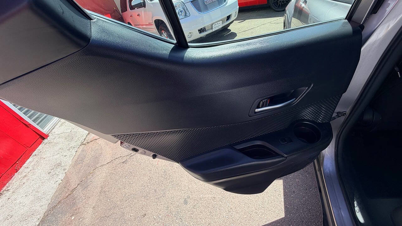 Used 2020 Toyota C-HR XLE image 28