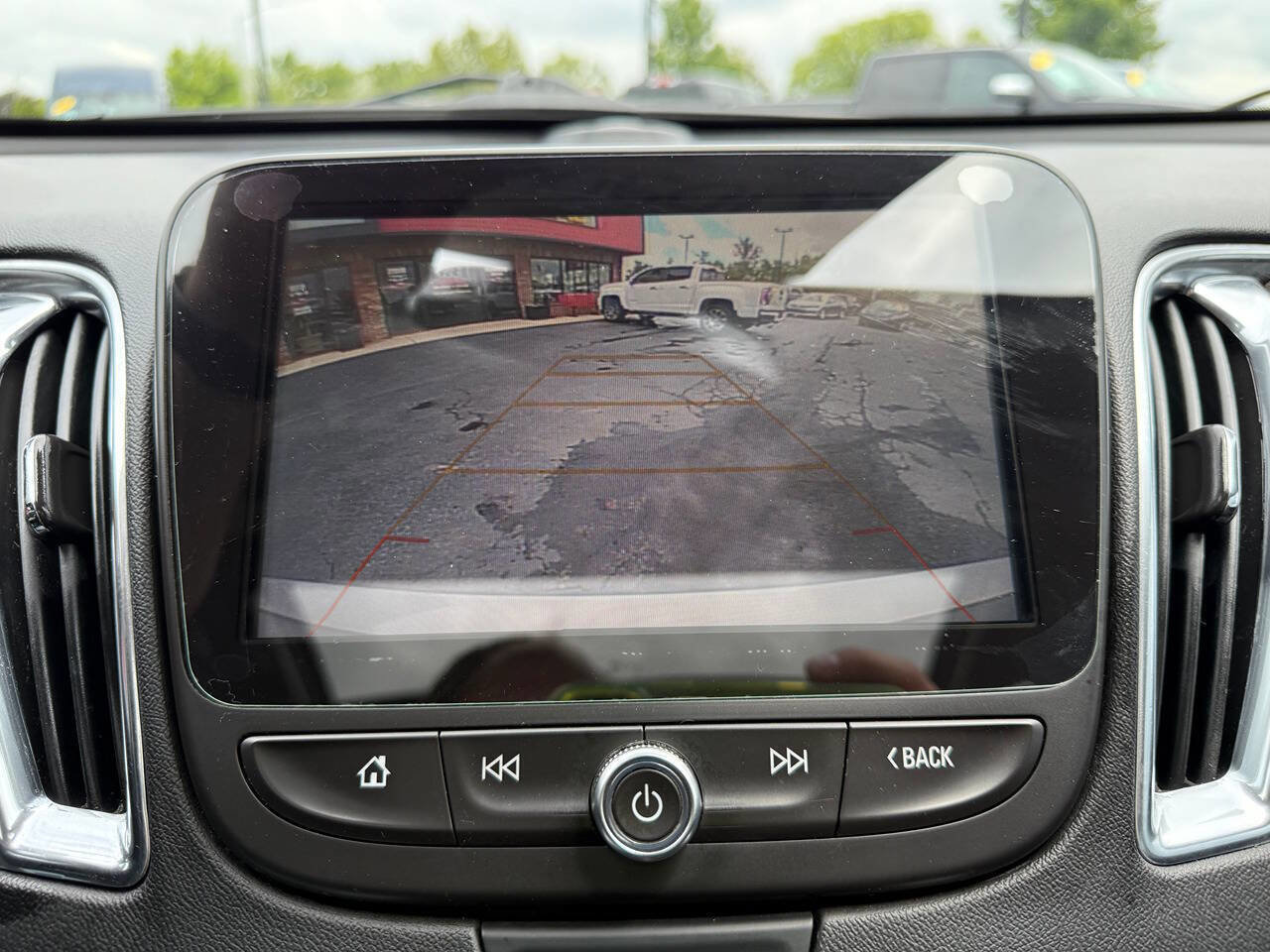 Used 2018 Chevrolet Malibu LT image 15