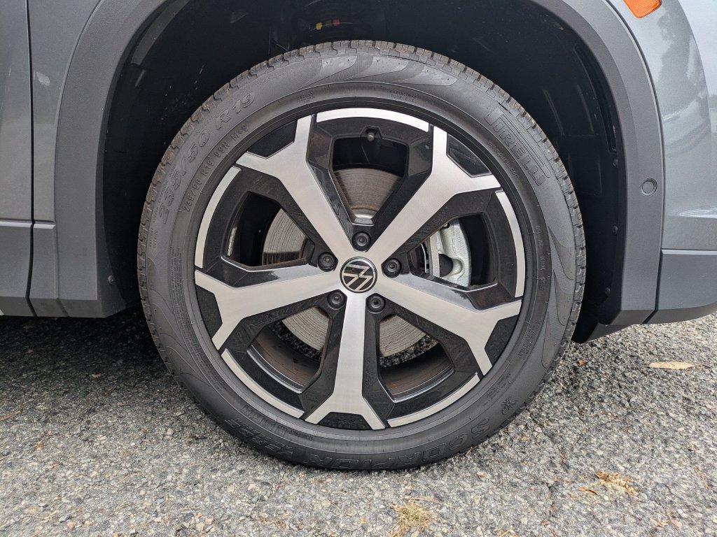 Certified 2025 Volkswagen Tiguan SE AWD/4WD image 11