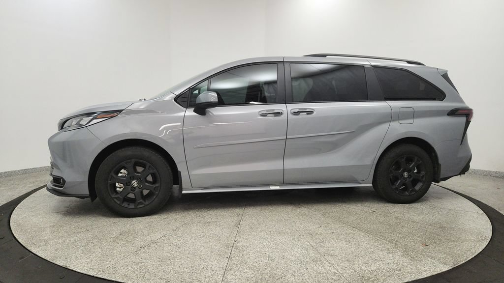 Used 2026 Toyota Sienna XLE Woodland Edition AWD/4WD image 2