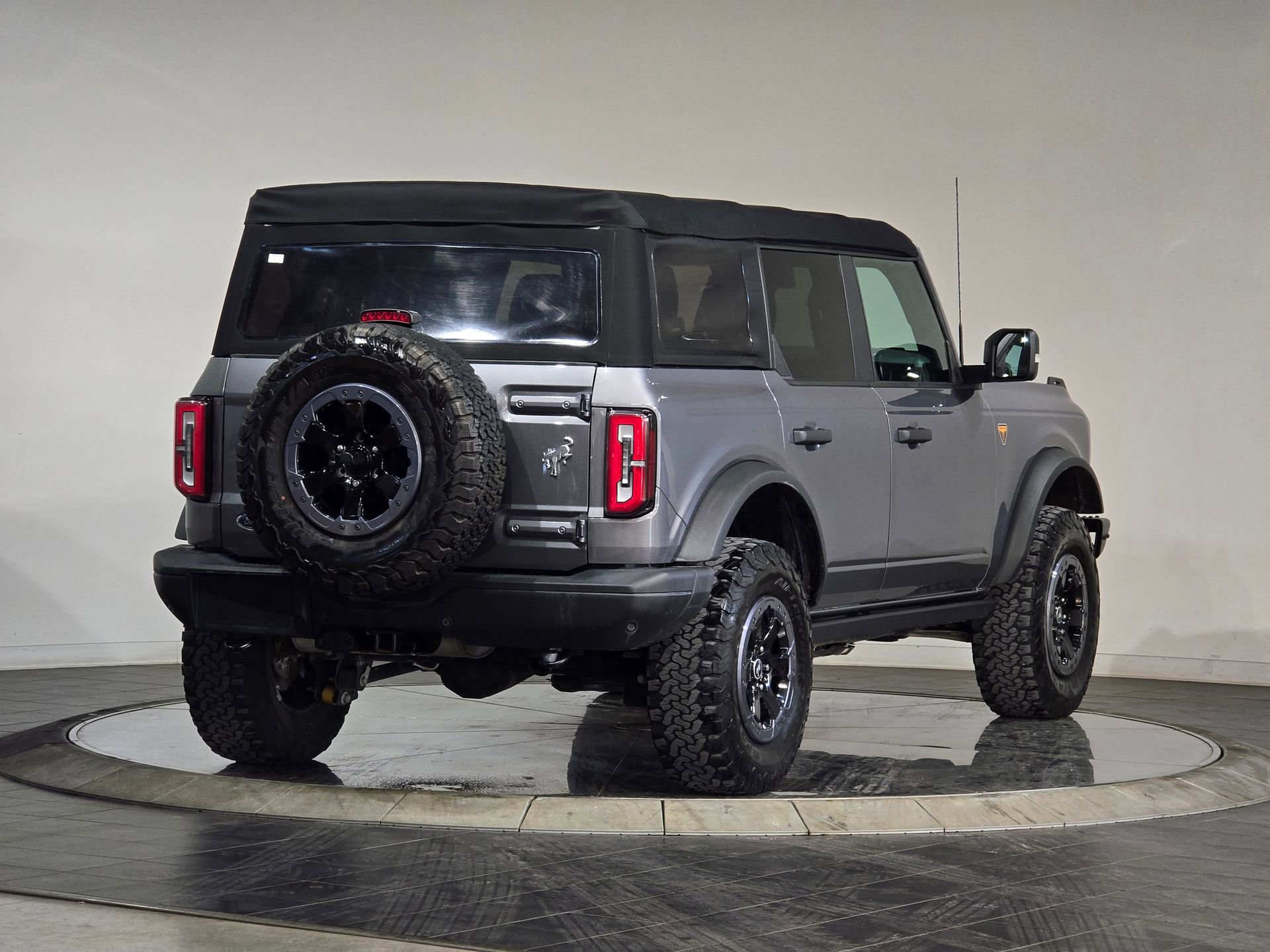 Used 2021 Ford Bronco Badlands image 11
