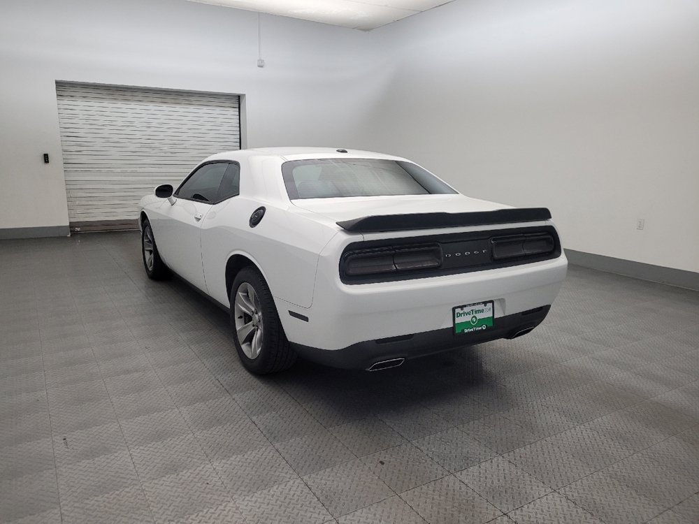 Used 2016 Dodge Challenger SXT RWD image 5